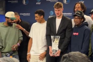 美女打球又猛又帅，看肘子姐如何打爆全场